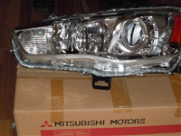 三菱欧蓝德 大灯